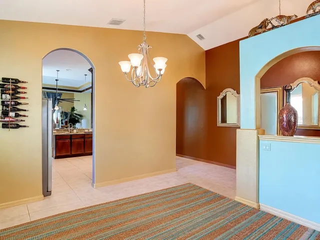 VIRTUALLY STAGEDFURNITURE WAS REMOVEDDining Room
