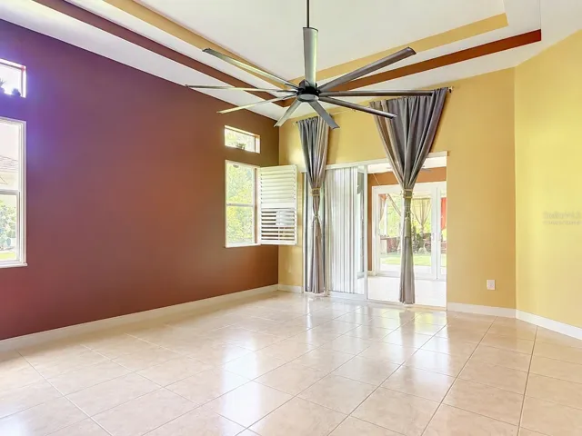 VIRTUALLY STAGEDFURNITURE WAS REMOVEDLiving Room