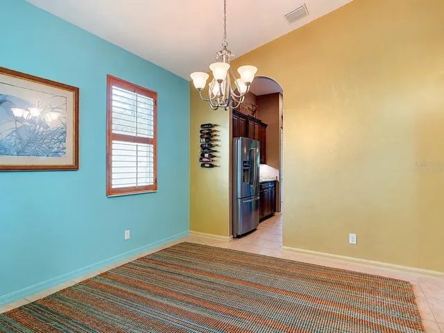 VIRTUALLY STAGEDFURNITURE WAS REMOVEDDining Room