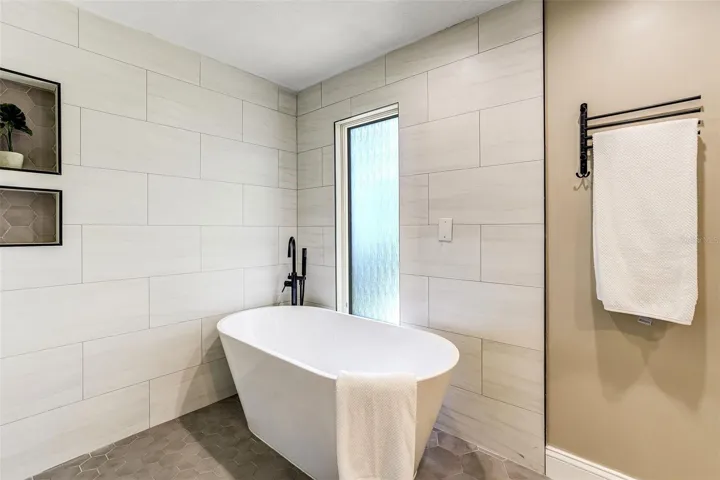 Primary Bathroom Tub