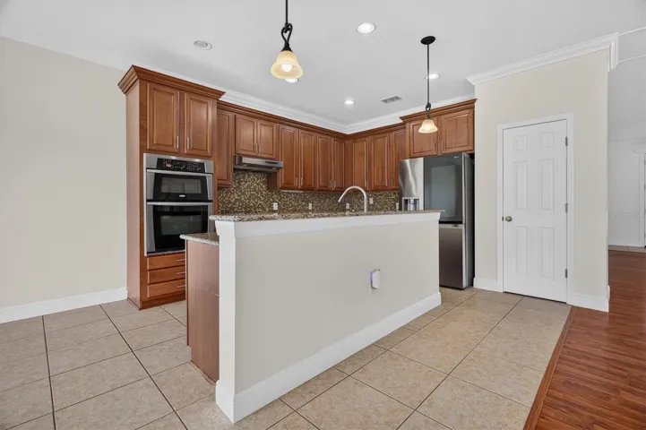 Beautiful Kitchen with bar area
