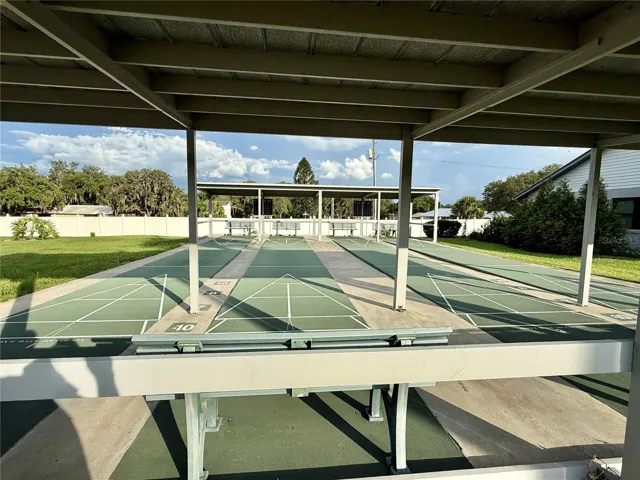 Community shuffleboard