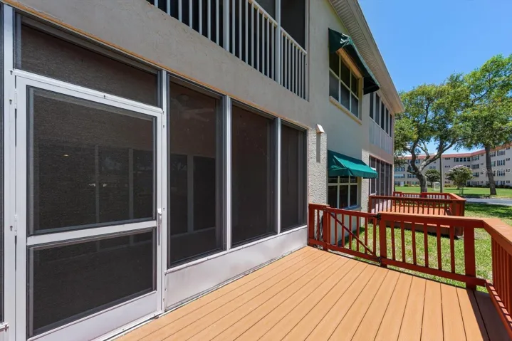 SCREENED PORCH / DECK