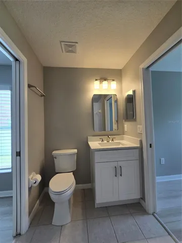 Guest bathroom 2