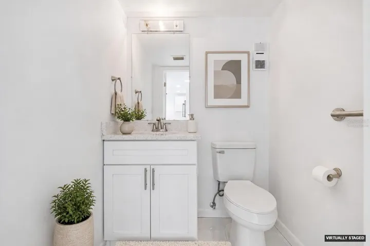 VIRTUALLY STAGED 1/2 BATH