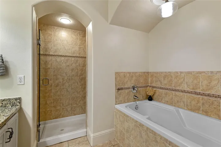Dual Sinks with Granite Countertops