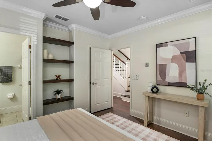 Full bedroom downstairs with full bathroom and walk-in closet