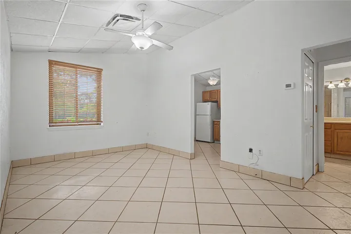 Detached In-Law suite with 1/1 & Private Entrance
