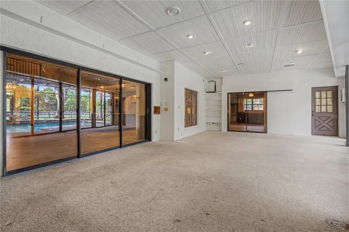 Enclosed patio with endless ideas for the space