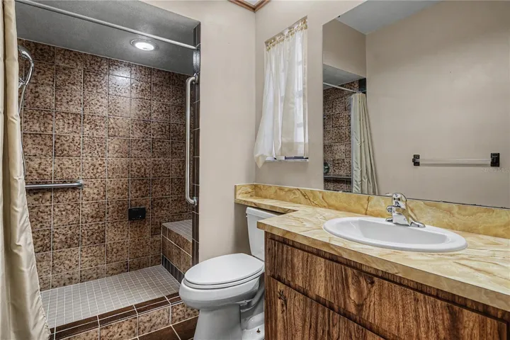 4th Bathroom/pool bath with Step-in shower