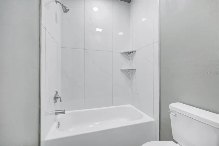 Guest bathroom 2
