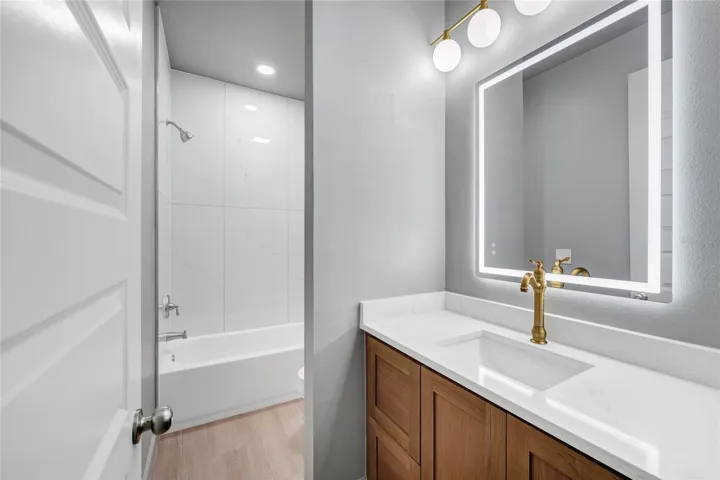 Guest bathroom 2
