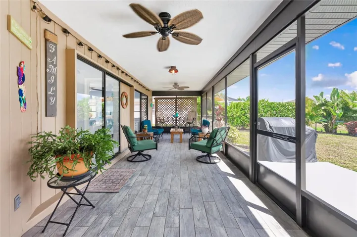 An extended view of the lanai.