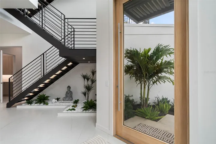 FLOATING STAIRCASE