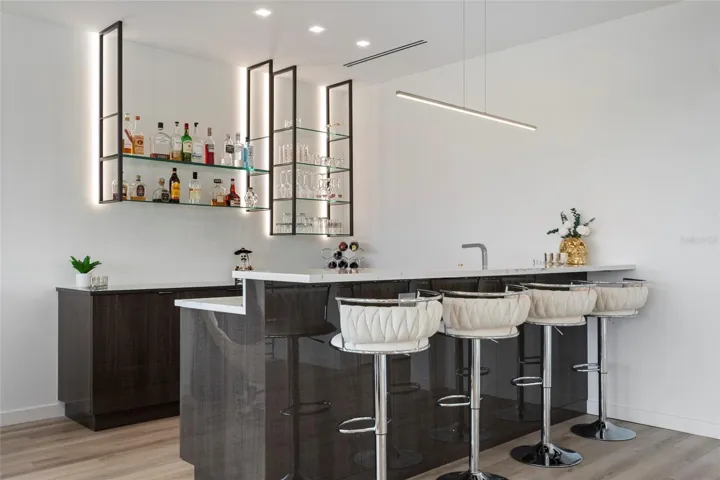 WET BAR ON 3RD FLOOR