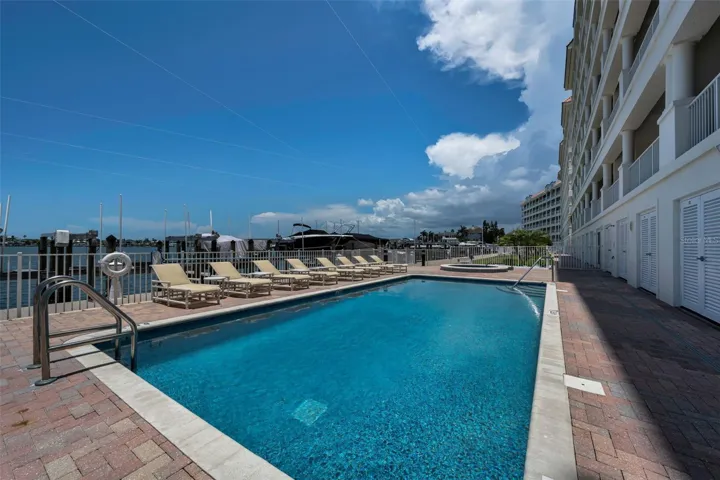 Las Flores Pool