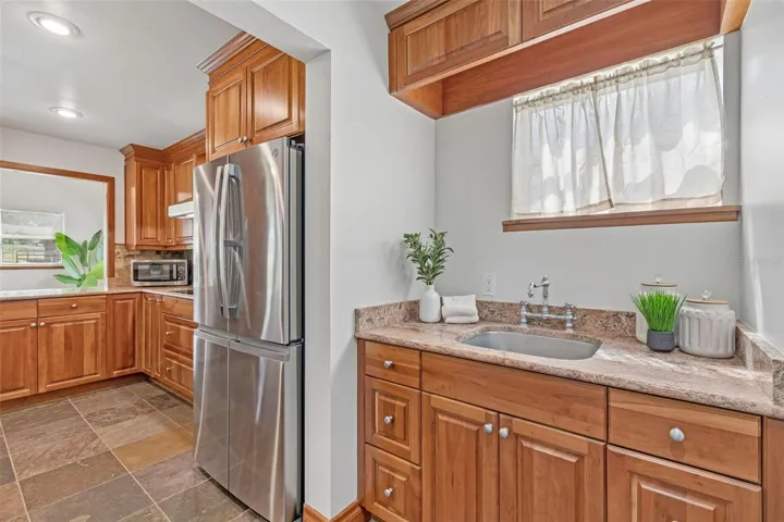 Laundry room/mud room has own entrance