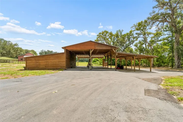 3000 sq ft +/- pole barn with work shop