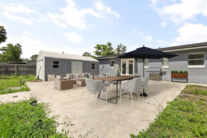 Virtually staged! Great outdoor space!