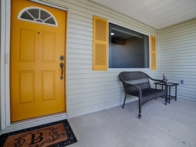 Door color and shutters pop