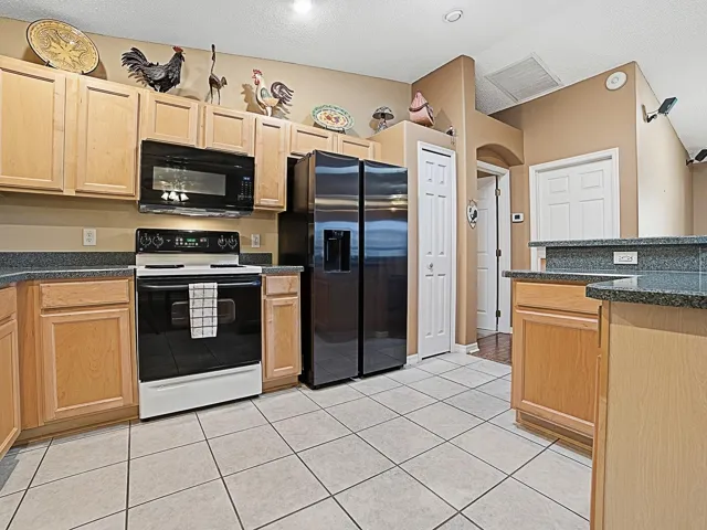Mostly newer appliances
