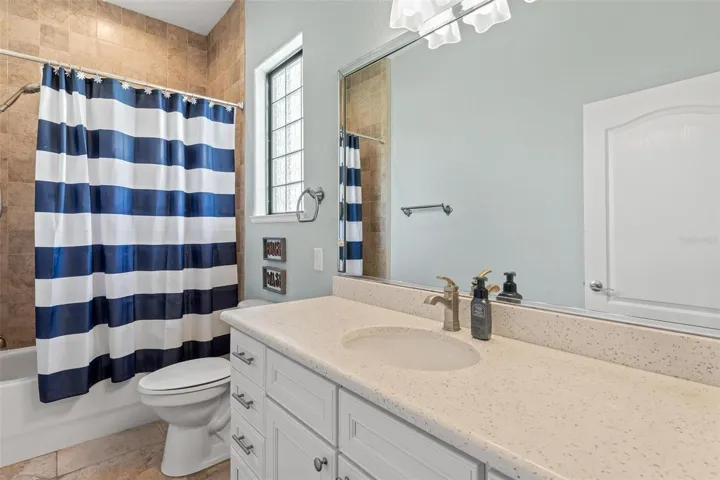 Bathroom 2 with Shower/Tub Combo