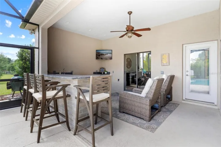 Covered Lanai with Countertop