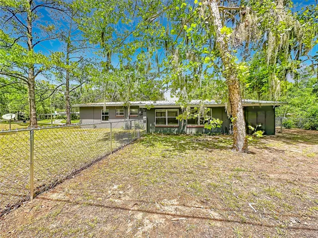 Backyard/Fenced