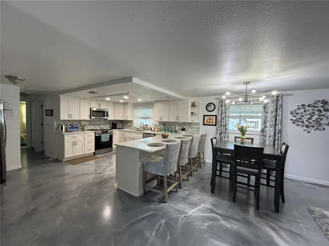 OPEN KITCHEN & DINING AREA