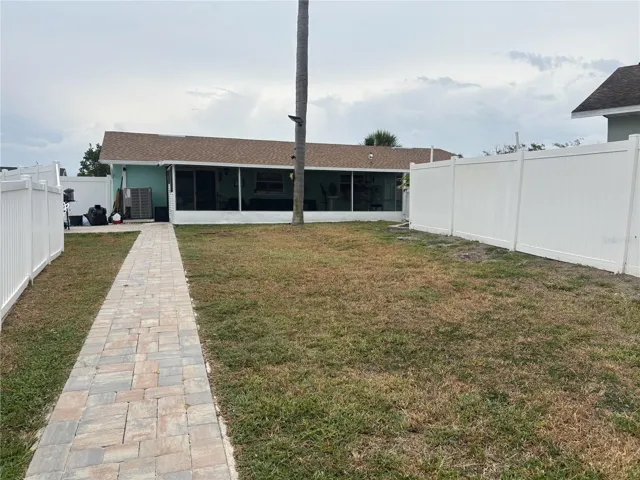 BACKYARD PERFECT FOR VOLLEYBALL NET