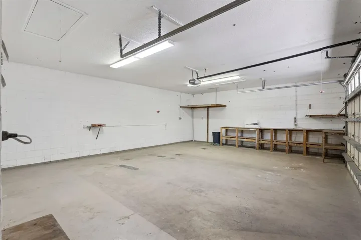 31'x25' Oversized 2 Car Garage