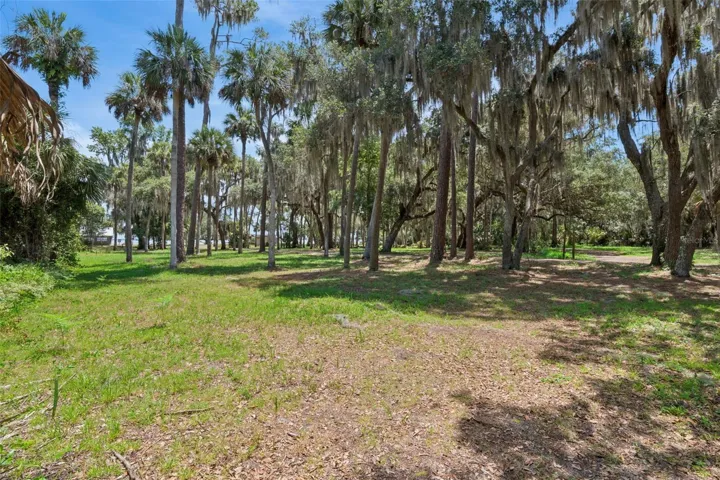 Moving towards Lake Harney past the gate of Fort Park