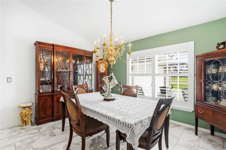FORMAL DININGROOM