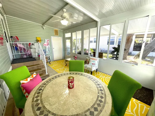 Lanai has plexiglass windows
