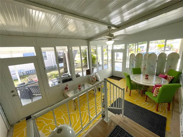 Lanai has plexiglass windows