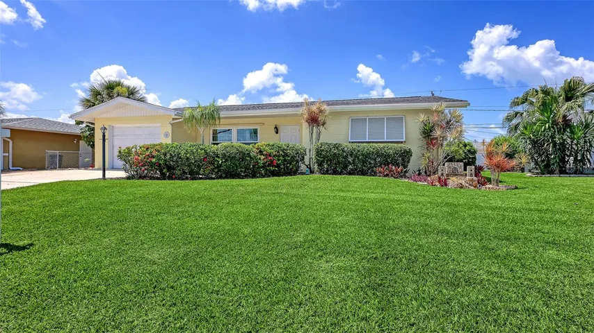 Welcome to 524 Glen Oak in Venice Gardens!