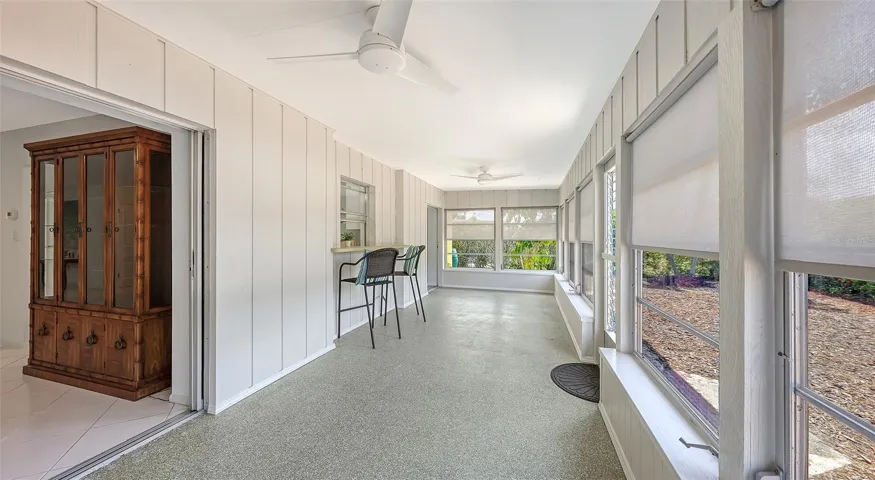 Spacious Lanai-Square footage not included in under-air square footage
