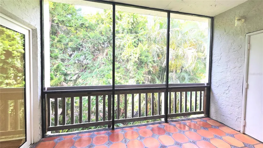 Balcony, screened in porch