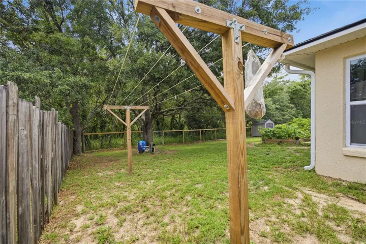 BRAND NEW CLOTHESLINE
