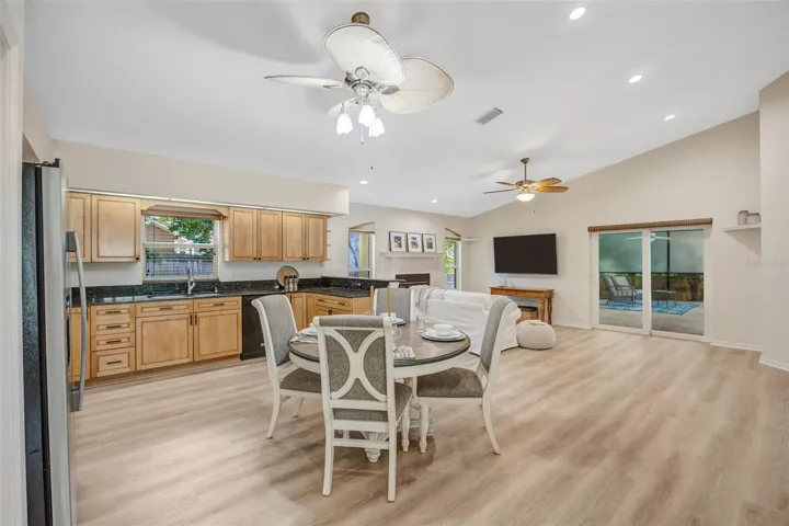 Kitchen & Dining