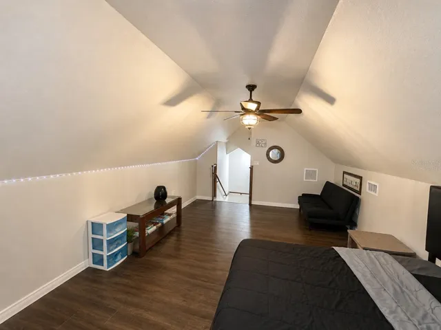 Bonus Room“virtually staged”
