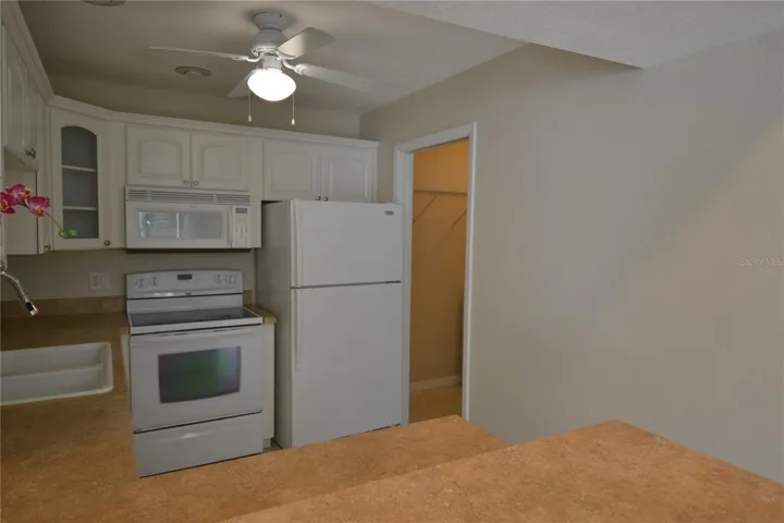 stove micro and refrig