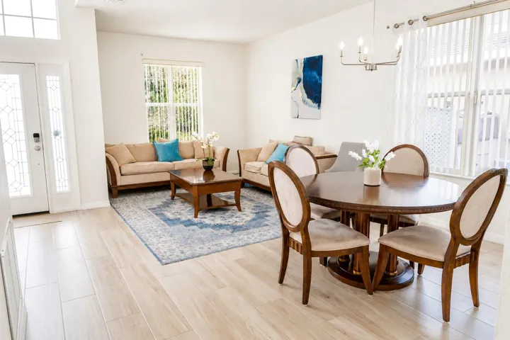 Living Rm & Dinning Rm Combination