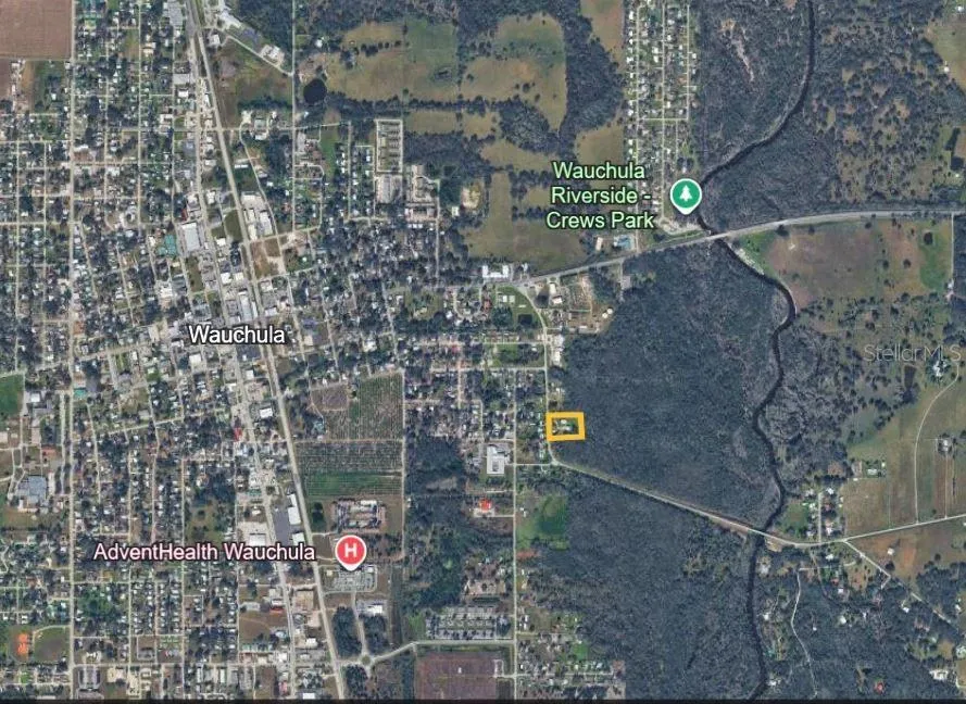 near 3 parks and the Peace River.