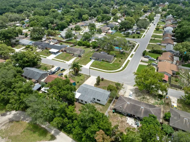 Neighborhood tucked back nicely, No Through Traffic!