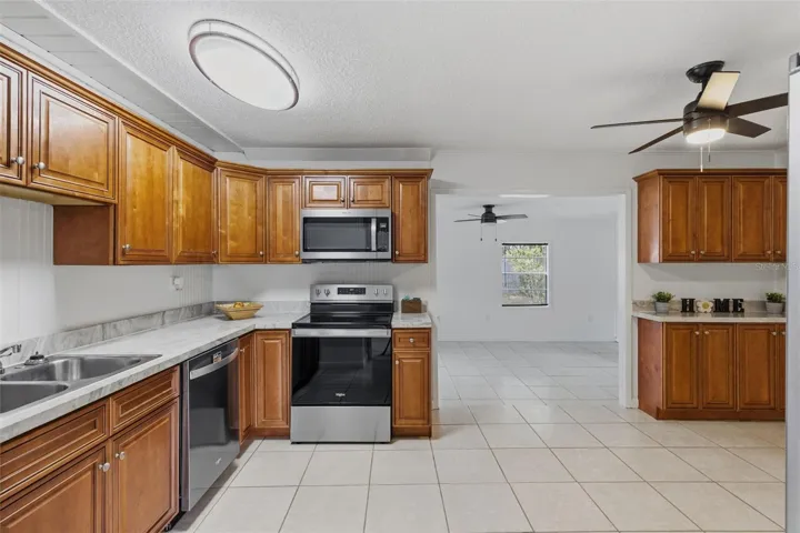 HUMONGOUS KITCHEN