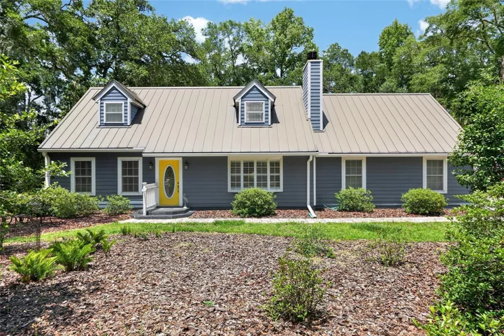 LOVELY CAPE COD DESIGN IN DEER RUN