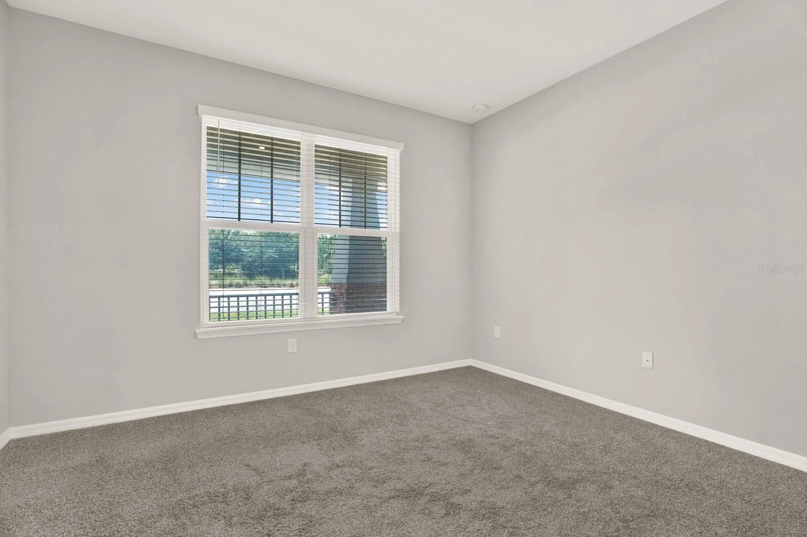 First-floor bedroom w ensuite