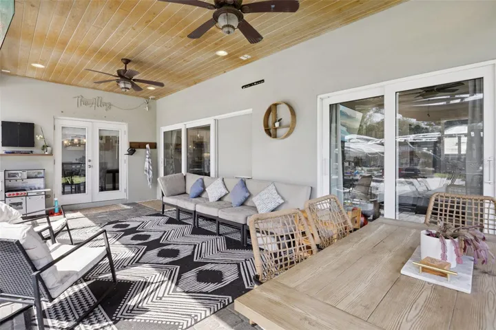 Covered & Screened Lanai
