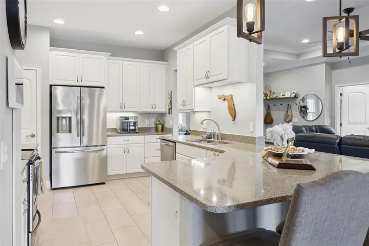 Kitchen & Breakfast Bar